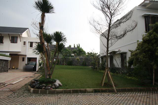 Taman bersama di tengah kompleks